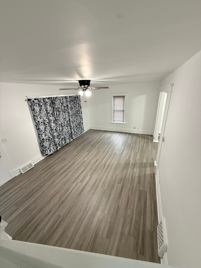 Building Photo - 705 SW 2nd Ave