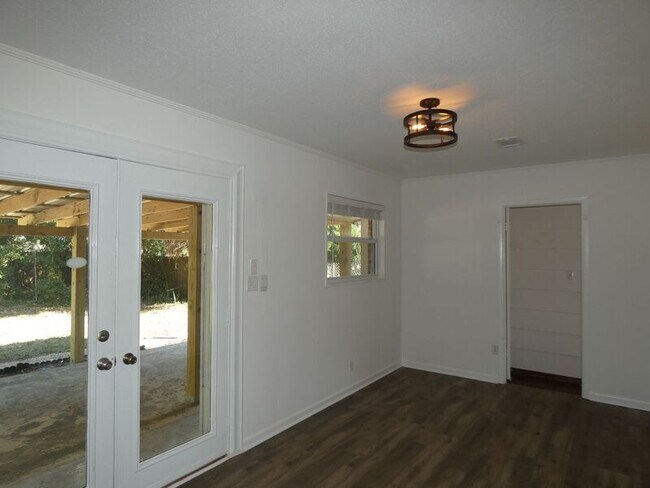 Building Photo - 3460 Rothschild Dr