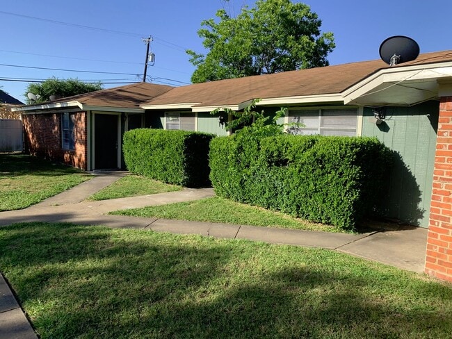 Building Photo - Duplex