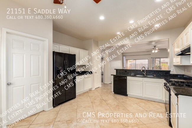 Building Photo - 21151 E Saddle Way