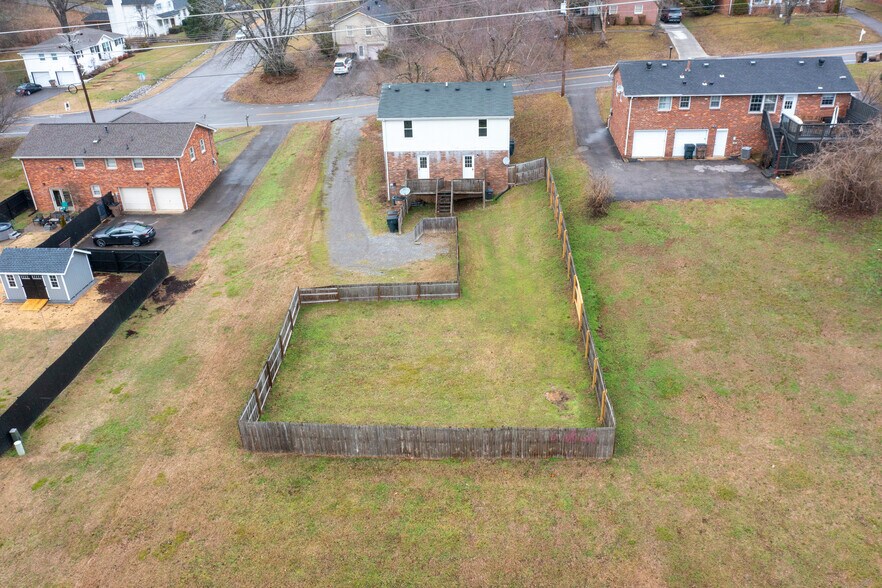 arial view - 597 Huntington Pky