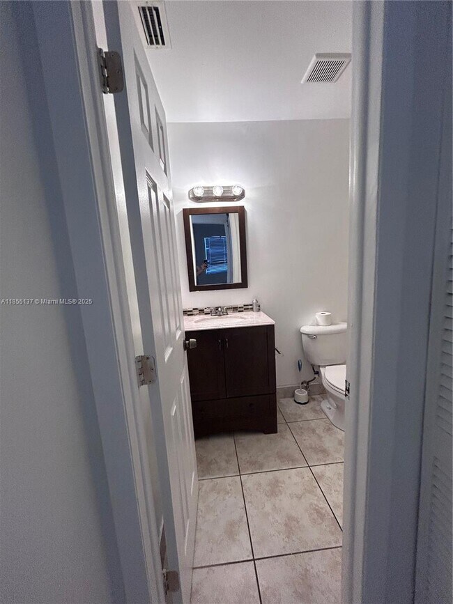 Building Photo - 6040 Shaker Wood Cir