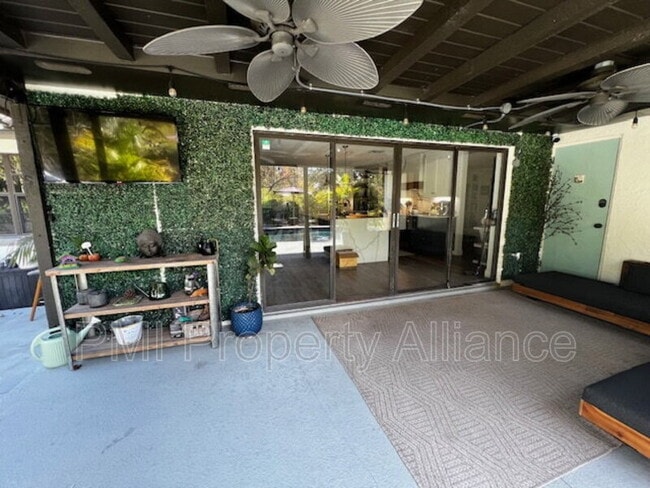 Building Photo - 4044 Tenita Dr