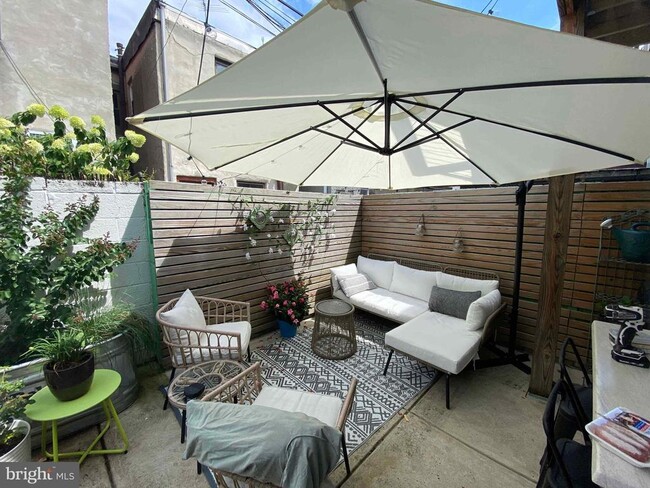 Building Photo - 1221 S Warnock St