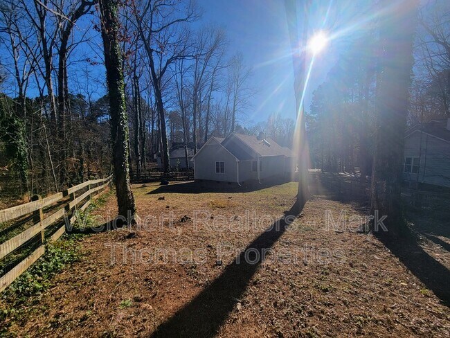 Building Photo - 104 Shotts Ct