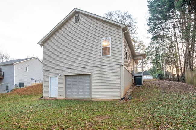 Building Photo - Charming 3 Bedroom, 2 Bathroom Home in Matthews!