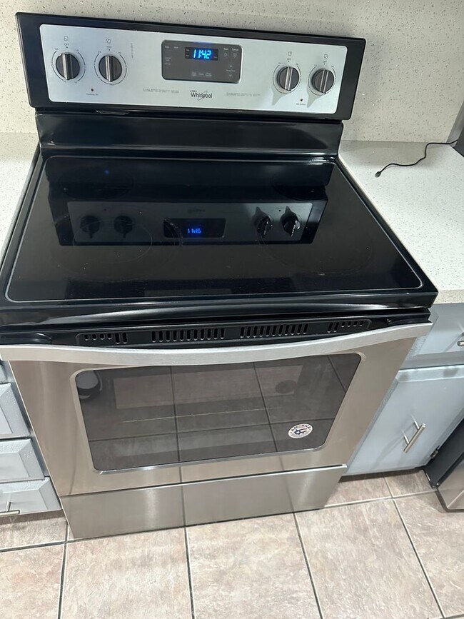 Building Photo - SE Desert Inn and Eastern!! Townhouse with 2 parking Spaces!! Recent Remodel!!