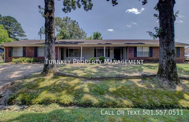 Primary Photo - 2 E Laramie Dr