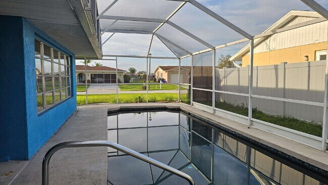 Building Photo - 3 Bedroom Pool Home in North Port - Rent I...