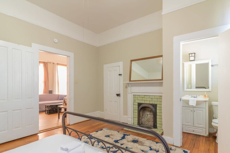 Primary Photo - 737 3rd Ave