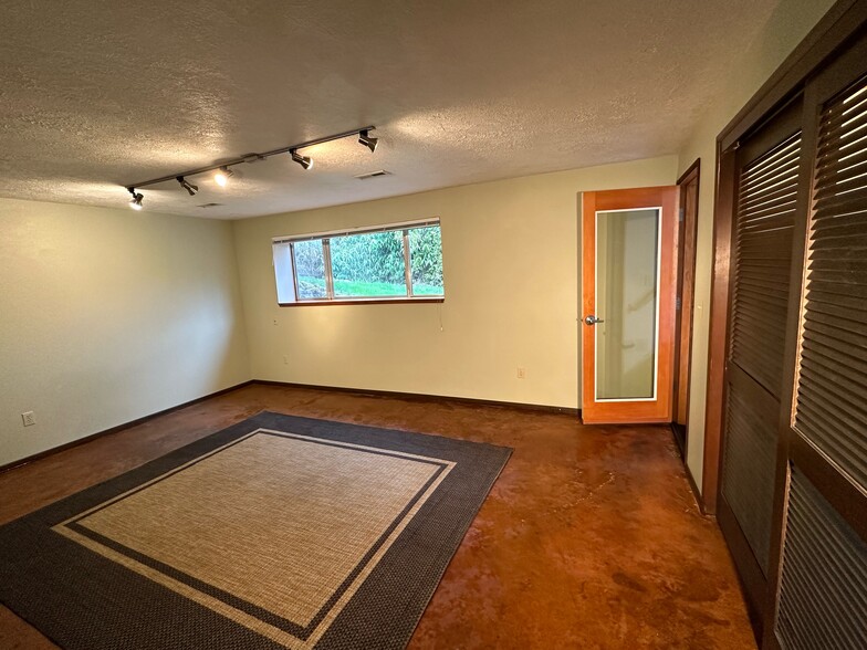 Building Photo - 8617 SW 49th Ave