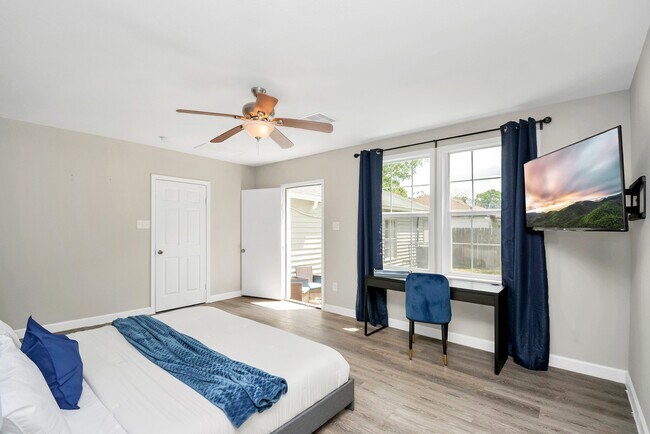 Building Photo - 4710 Paradise Ln