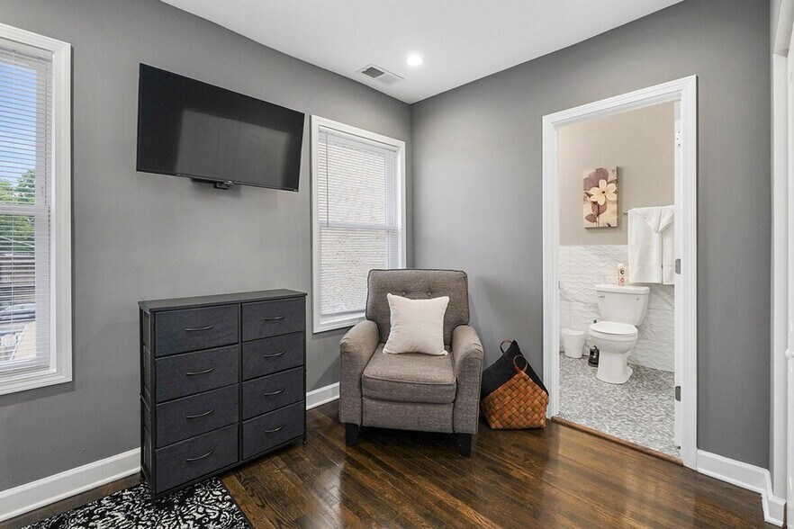 Building Photo - 8128 S King Dr