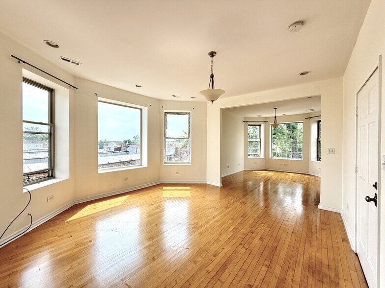 Building Photo - 2537 N Kildare Ave