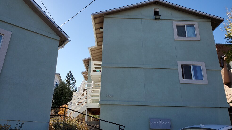 Building Photo - 1025 Oak St