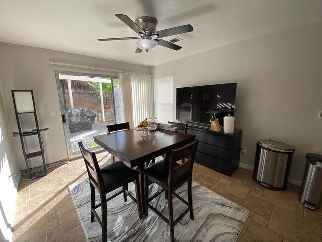 Building Photo - Gorgeous 5+3 On Cul-De-Sac