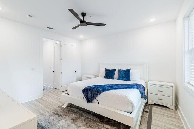 Building Photo - 125 Blue Eden Lp