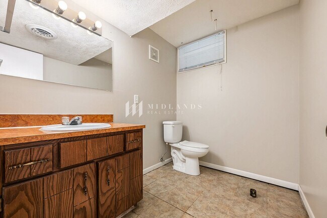 Building Photo - 3 Bedroom Bellevue Home