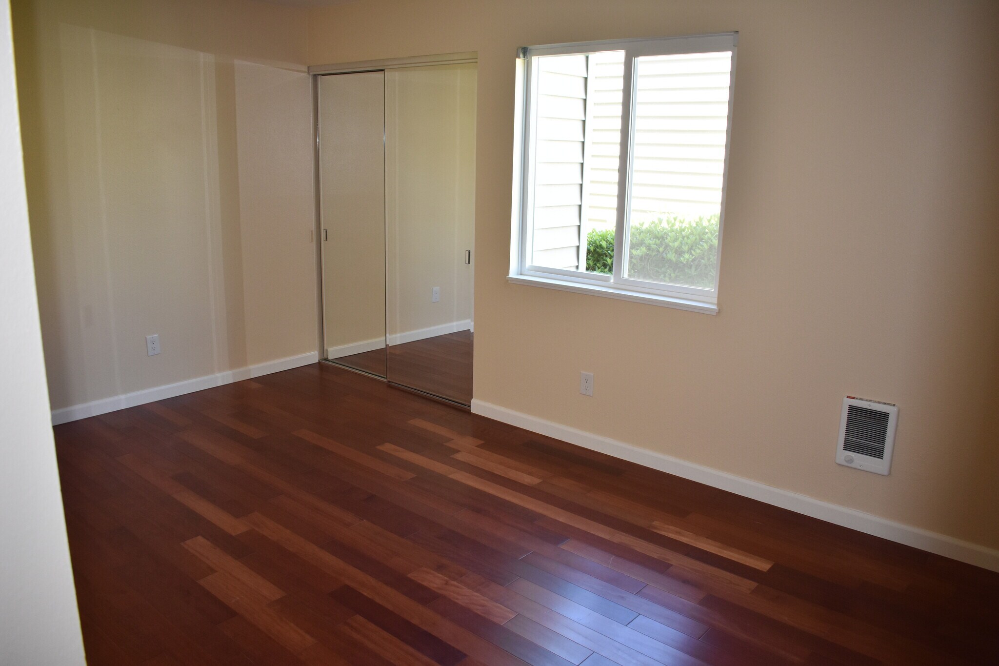 Building Photo - 200 SW Florence Ave