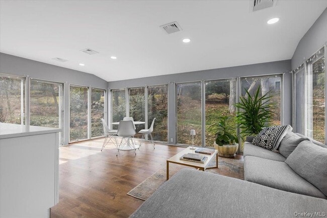 Building Photo - 111 Spier Rd