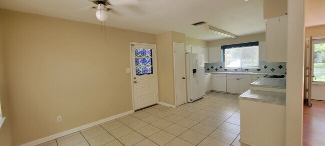 Building Photo - 4/2 (Madison Park) Nice home in quiet neighborhood