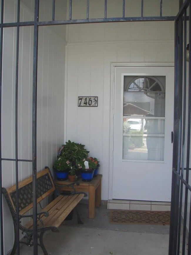 Building Photo - 746 Martha Gale Dr