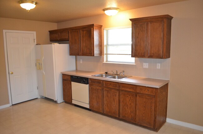 Building Photo - Fantastic 4BR/2BA in Highly Sought After Country Trails!