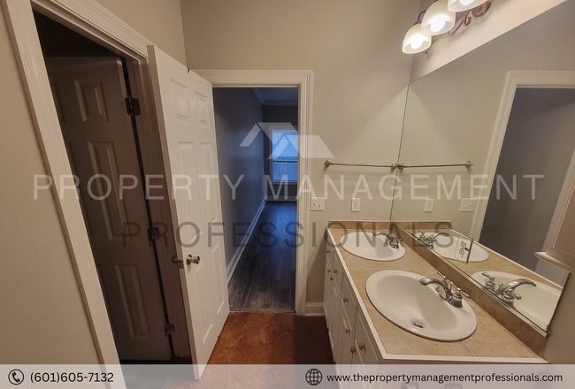 Building Photo - Tranquil Haven for Rent in Charming Brandon!