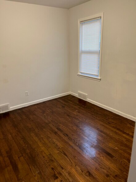 Building Photo - 21663 Newcastle Rd