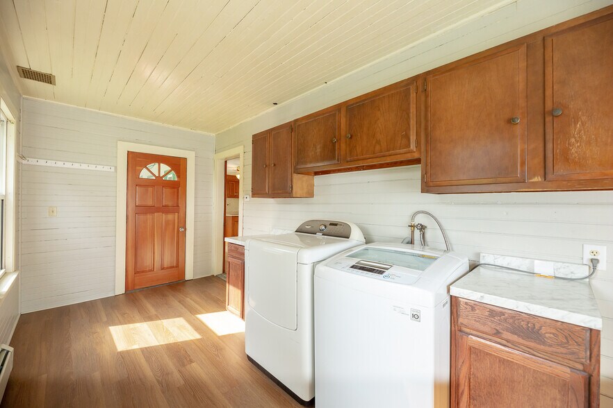 Building Photo - 23 Lafayette St