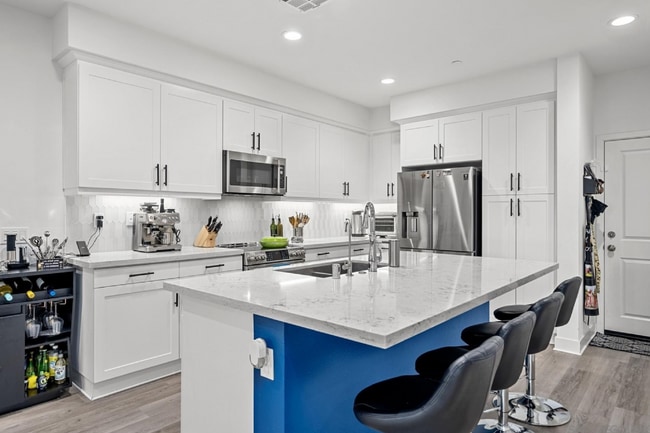 Building Photo - $4,300 - 3 Bed/ 3 Bath Modern Townhome with Loft in Santee