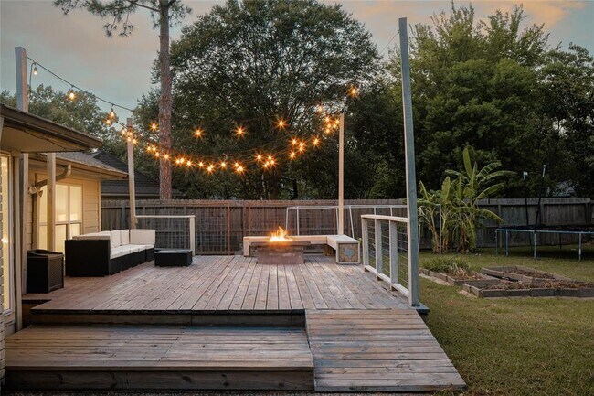 Building Photo - 1407 Lakecliff Dr