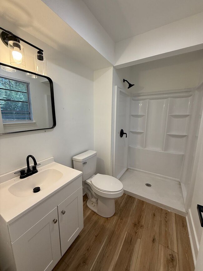 Building Photo - For Rent – Updated 3-Bedroom Home in Colon...
