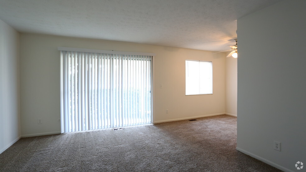 Living Room - Central Square Apartments