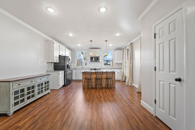 Building Photo - 138 Main St