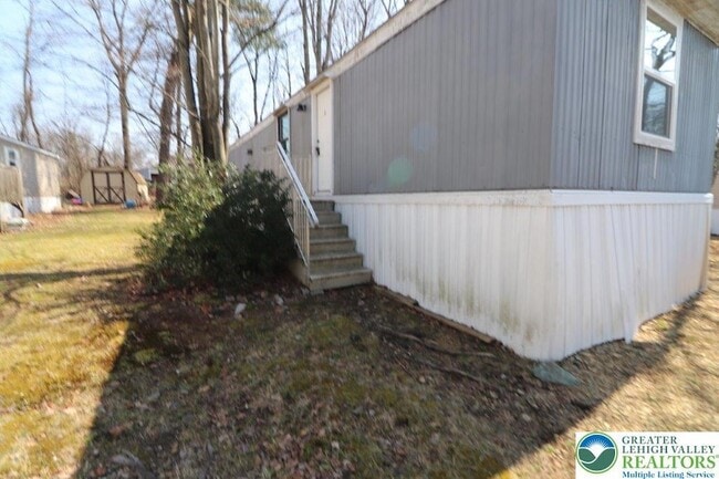 Building Photo - 238 Birchwood Ln