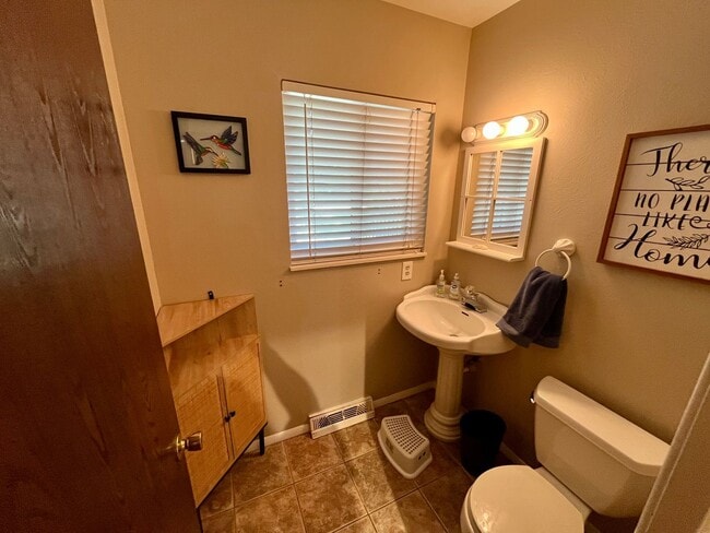 Building Photo - Beautiful 4 bed 2.5 bath in Hampden neighborhood!