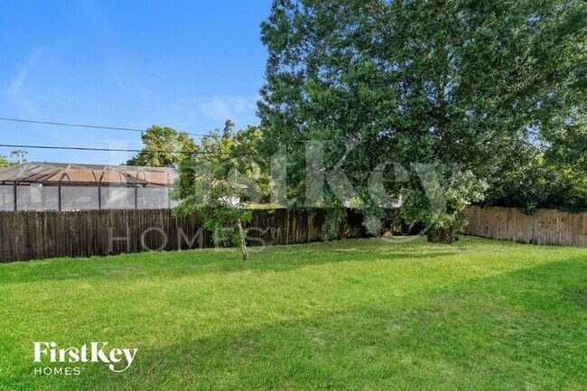 Building Photo - 18536 Spruce Dr W
