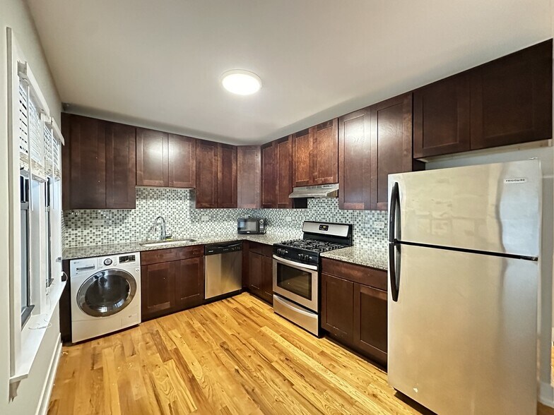 Primary Photo - 811 Elm St