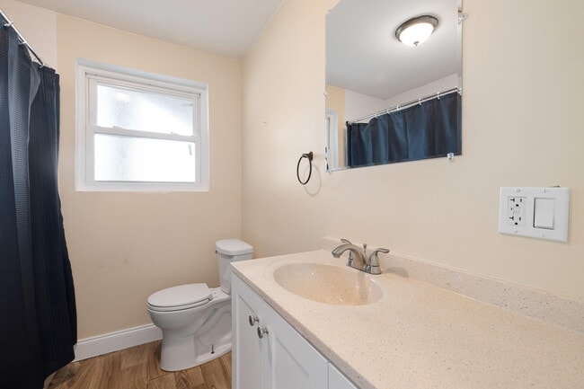 Building Photo - 5409 N Flagler Dr