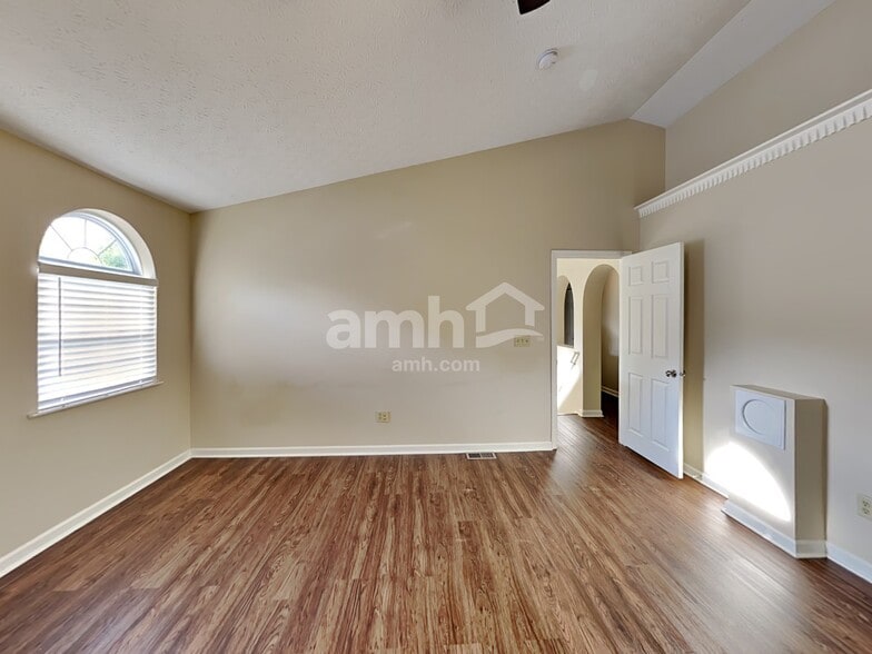 Building Photo - 4906 Bixby Ridge Dr E