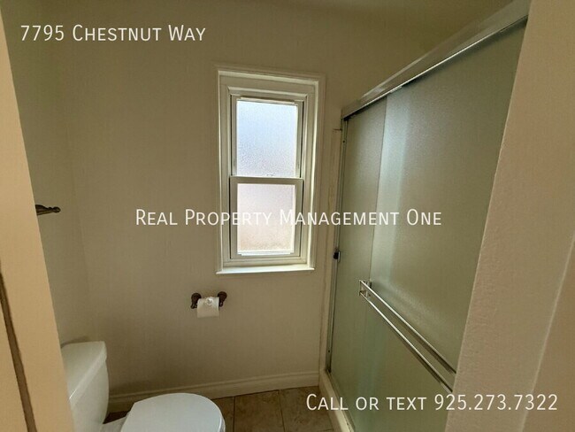 Building Photo - 7795 Chestnut Way