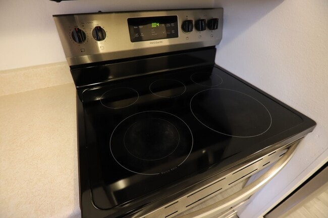 Building Photo - 257 Canby St