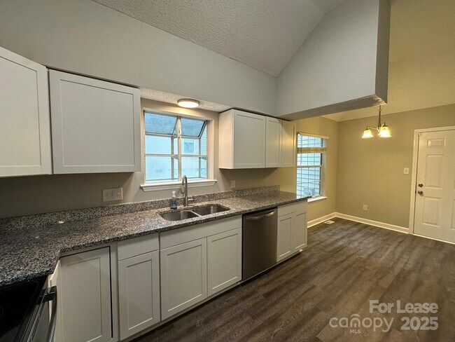 Building Photo - 1617 Sugar Hollow Dr