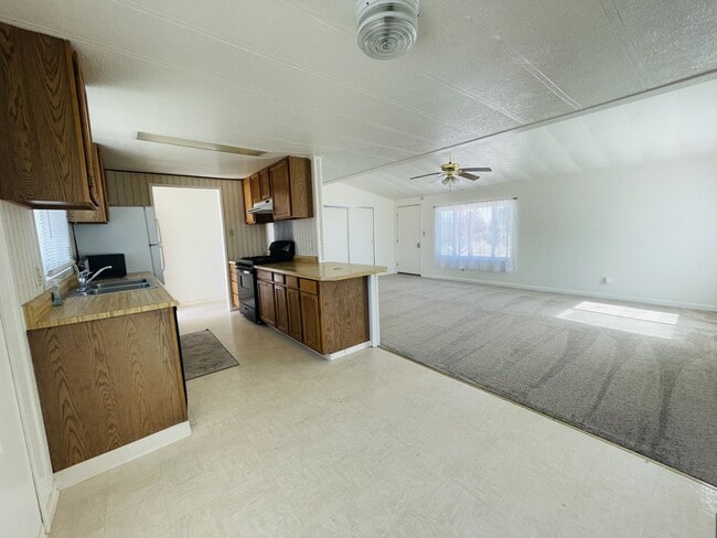 Building Photo - 920 Dodge Ln