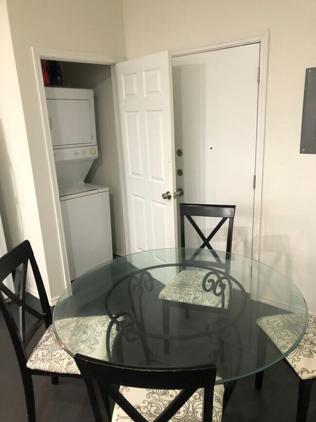 Building Photo - Charming 2BR Duplex in Mineola