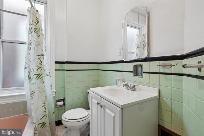 Building Photo - 868 N 27th St
