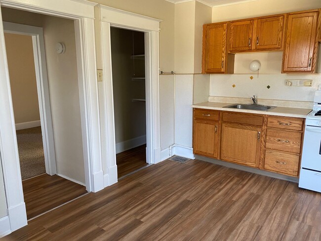 Building Photo - 123 Teckla Ave