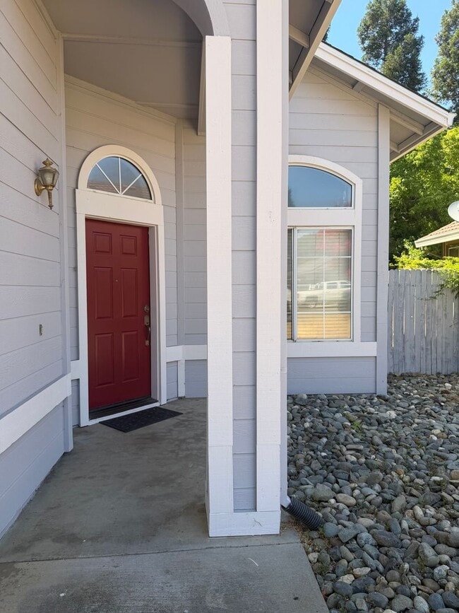 Building Photo - Bright & Spacious 3 Bedroom Home with Vaulted Ceilings, New Carpet & Private Backyard in Antelope!