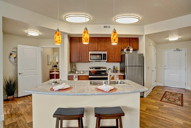 Building Photo - Hills at Sandy Station